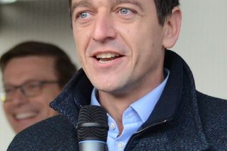 Kdo zaplatí za záměrně nedokončený senátorský mandát? Ty, ty, ty, hejtmane, ty to budeš platiti! - Médium.cz